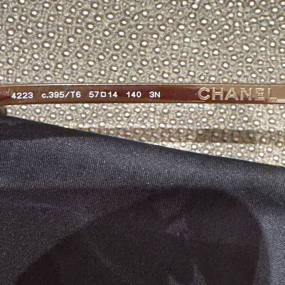 Chanel rose gold aviator style sun glasses - Picture 5 of 6
